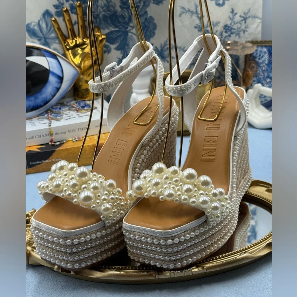 🆕 GIANNI BINI 🧿 NWOB Savanna Pearl Ornamented Platform Wedge Sandals, Sz 8.5